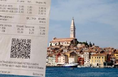 Bralec šokiran na hrvaški obali, takšen račun je dobil za dve kavi in sladoled