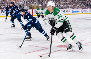Dallas povedel proti Winnipegu, Florida izenačila proti Torontu