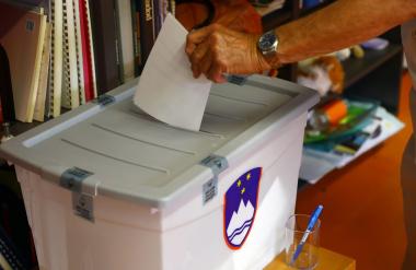 Še zadnji dan za prijavo za glasovanje na referendumu po pošti iz Slovenije