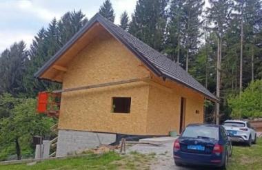 Umor in samomor na Štajerskem? Šlo naj bi za spor zaradi zemljišča