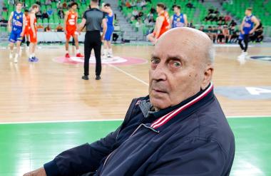 “Ko se pojavi on, bi mu morali vsi poljubiti roko”