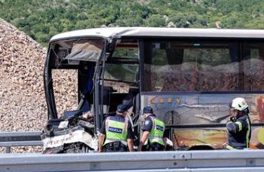 Na Hrvaškem trčila avtobusa, množičen prevoz poškodovanih v bolnišnico #video #foto