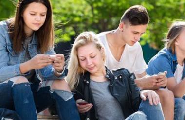 Z junijem nova pravila za daljšo življenjsko dobo pametnih telefonov in tablic