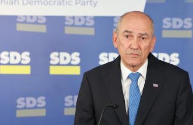 Prvak SDS Janez Janša pod drobnogledom inšpektorjev