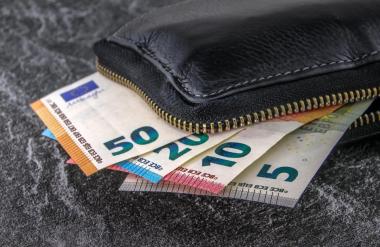 Dvojna finančna pomoč za upokojence: kdaj bo izplačana?