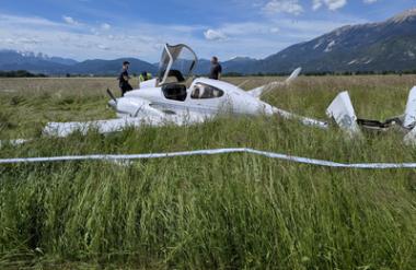 Nesreča pri pristanku letala, pilot nepoškodovan #foto