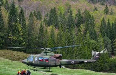 Letalska nesreča v Sloveniji: Letalo obstalo med drevesi