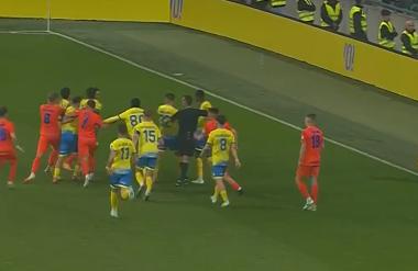 Sodniki v Stožicah preprečili pretep, Riera nato izgubil živce (VIDEO)