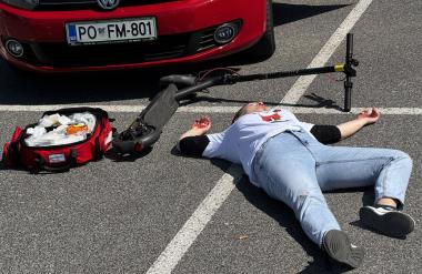 Policija ima (eno) rešitev za prehitre in vse nevarnejše e-skiroje