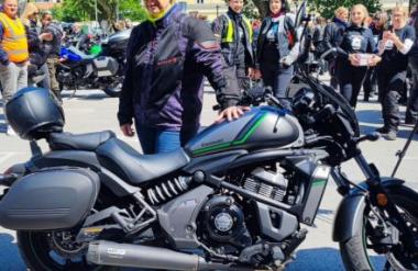FOTO in VIDEO: Predsednica v središču pozornosti na srečanju motoristk na Krekovem trgu