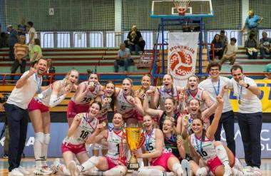 Selitev ženske lovorike iz Kamnika v Maribor po šestih letih