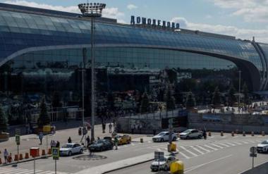 Letališče v Moskvi ohromljeno, proti mestu letelo 35 dronov