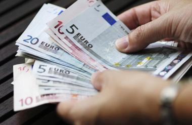 Čez dobra dva tedna dodatno nakazilo za več sto tisoč ljudi