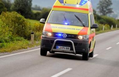 56-letnik po nesreči z mopedom podlegel poškodbam