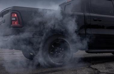 Vsi delajo napake, a nekateri jih priznajo in Ram 1500 V8 se vrača Evropo