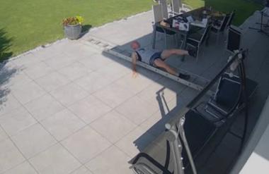 Zavec grdo padel ob delu na domačiji