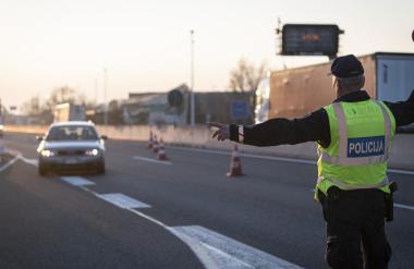 Pijanega župana ustavili policisti: Ker jih ni poslušal, je ostal še brez avta