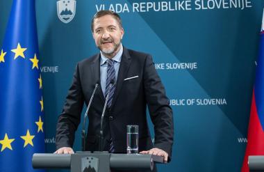 Razprava na seji vlade pestra in na trenutke glasna, priznal Boštjančič