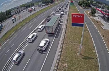 Vozniki, pozor! Zaradi nesreče zaprta štajerska avtocesta v obe smeri.