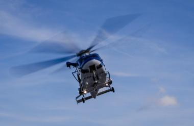 44-letnega Latvijca s hudimi poškodbami odpeljali s helikopterjem