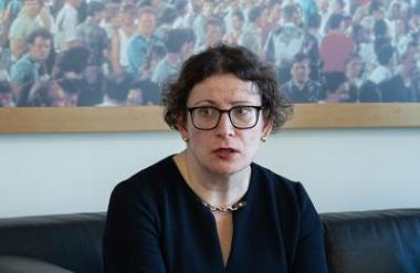 Kako lahko Američani prizadenejo Beti Hohler?