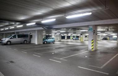 Prihajajo silovita neurja: Tukaj lahko brezplačno parkirate svoj avto