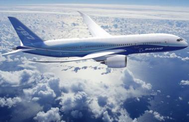 Strmoglavilo letalo Boeing 787 namenjeno v London