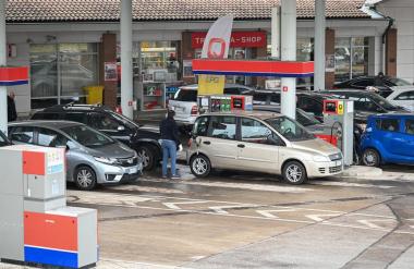 Šefi Petrola uresničili grožnjo: Zaprli so štiri prodajalne, jutri še en šok