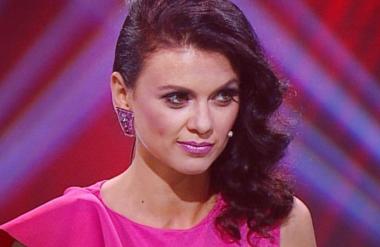 Nina Osenar je bila včasih v objemu tega zelo postavnega voditelja, ki danes ljubi znano voditeljico!