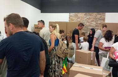 Neverjetna gneča: Bili smo na otvoritvi trgovine, ki prodaja 