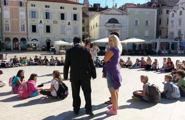 Škandal med otroškim programom v Piranu: Ženska nadlegovala otroke