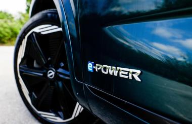 Električni avtomobil z bencinskim motorjem – kaj je to?