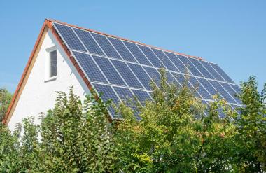 Toliko elektrike vržete stran, če ne čistite sončne elektrarne
