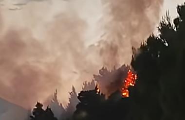 Video: V razmaku parih ur izbruhnilo več požarov