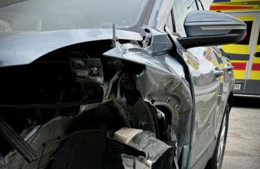Z BMW-jem za dirkališče vozil po cesti, ni se dobro končalo