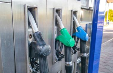 Pomembna sprememba ob začetku turistične sezone - cene goriva bodo na avtocestnih bencinskih servisih odslej...