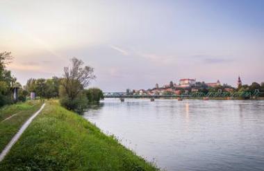 V reki Dravi našli moško truplo