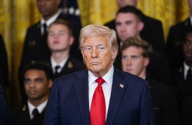 Trump grozi s povišanjem carin, da bi avtomobilske proizvajalce prisilil v selitev tovarn v ZDA - delnice pričakovano padajo