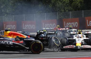 Verstappen odstopil že v prvem krogu, nov uspeh McLarna
