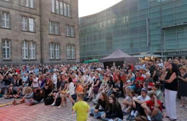 Med glasbenim festivalom v Franciji je bilo z injekcijami napadenih več kot 140 žensk
