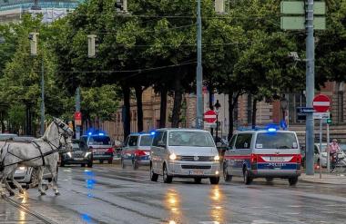 Grozljive podrobnosti iz Gradca: Enajst mrtvih, vključno s storilcem, bolnišnice polne ranjenih
