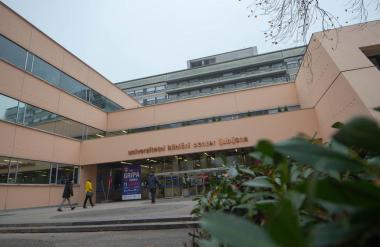21-mesečni deček skoraj umrl zaradi napake zdravnikov na UKC Ljubljana