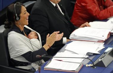 Več pravic za mamice z dojenčki
