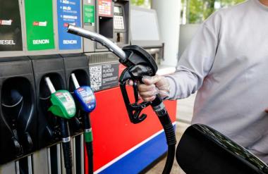 Toliko bo od jutri treba odšteti za liter bencin in dizla