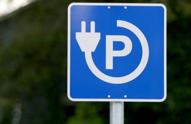 Z novimi subvencijami podjetja množično na električna vozila