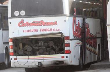 V pozabljeni torbi na avtobusu voznik odkril premoženje
