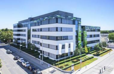 BioNTech napovedal prevzem farmacevta CureVac