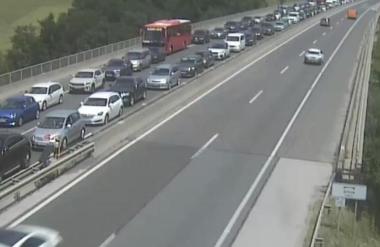 Prometna nesreča, avtocesta zaprta v obe smeri