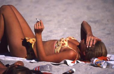 Hud udarec za kadilce: Na plažah prepovedano kajenje
