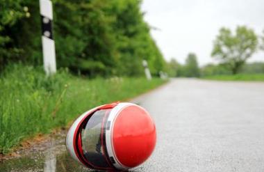 Tragična nesreča pri Dragomlju: v trčenju s traktorjem umrl 44-letni motorist